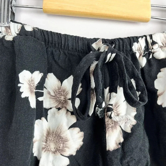 Brandy Melville Womens OS  Floral Tie Waist Casual Shorts - Picture 2 of 4